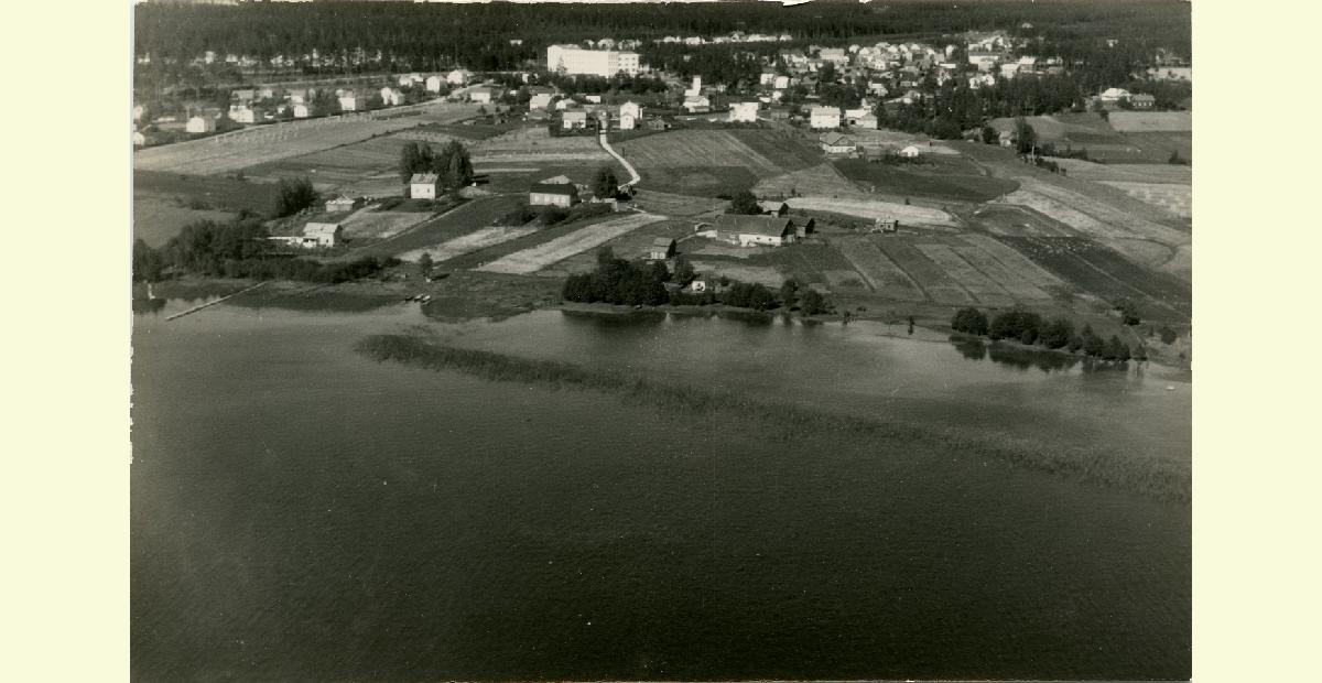 "Rautionkylä v. 1956. Imatran kaupunginmuseon kuva-arkisto"